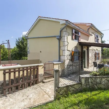 House With A Parking Space Mali Turini