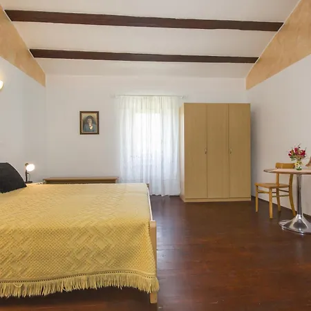 House With A Parking Space Mali Turini Dom wakacyjny *