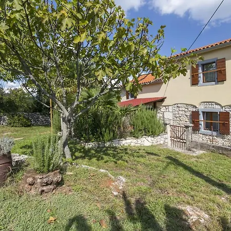 Ferienhaus House With A Parking Space Mali Turini